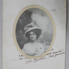 STUDIO DUGUY , PARIS , TANARA CU PALARIE , FOTOGRAFIE IN MEDALION , 1908