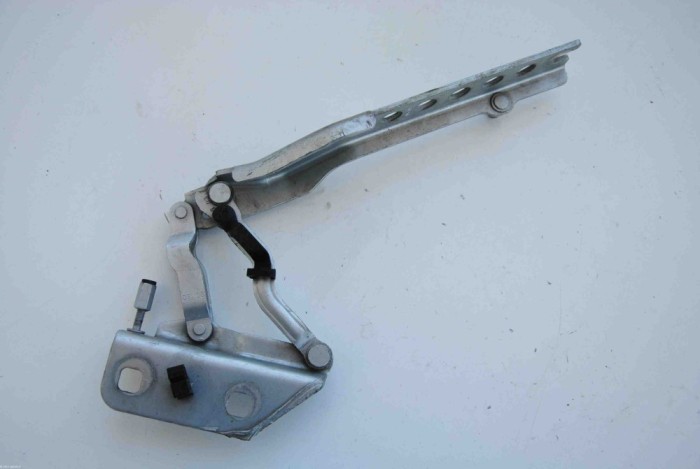 Balama capota st&acirc;nga față AUDI A8 D3 4E2, 4E8 2005 OEM: 4E0823301E 2387629