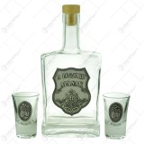Set de doua pahare pentru tarie cu sticla de 0.5 L Model King inscriptionat &bdquo;A legjobb apanak&rdquo;