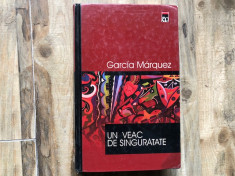 UN VEAC DE SINGURATATE DE GABRIEL GARCIA MARQUEZ , 2000 foto