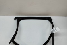 Bandou superior ușă st&acirc;nga spate PORSCHE MACAN 95B 2016 OEM: 95B839431 | 30454694