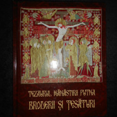 TEZAURUL MANASTIRII PUTNA. BRODERII SI TESATURI (2016, editie cartonata)