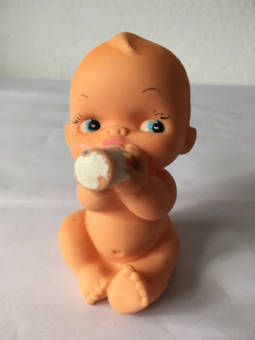 Bebelus cu sticluta, jucarie veche, cauciuc, 10 cm