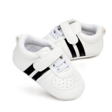 Adidasi bebelusi cu dungi negre (Marime Disponibila: 6-9 luni (Marimea 19