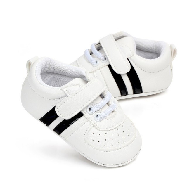 Adidasi bebelusi cu dungi negre (Marime Disponibila: 9-12 luni (Marimea 20