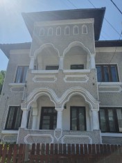 V&acirc;nd casă &icirc;n Brezoi, poziție centrală, suprafață utilă 272 mp
