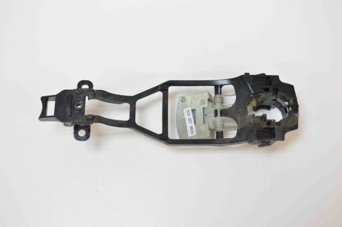 M&acirc;ner exterior ușă st&acirc;nga față VW PHAETON 3D_ 2009 OEM: 3D0837885N 2282717