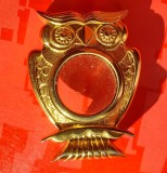 H469-BUFNITA stativ mic vechi bronz masiv aurit splendid realizat robust stare foarte buna gravura frumoasa piesa de calitate.