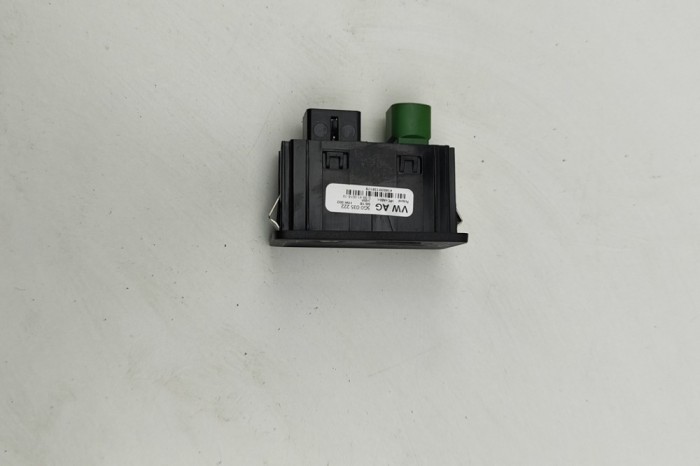 USB VW PASSAT Variant B8 3G5 2017 OEM: 5G0035222 30752301