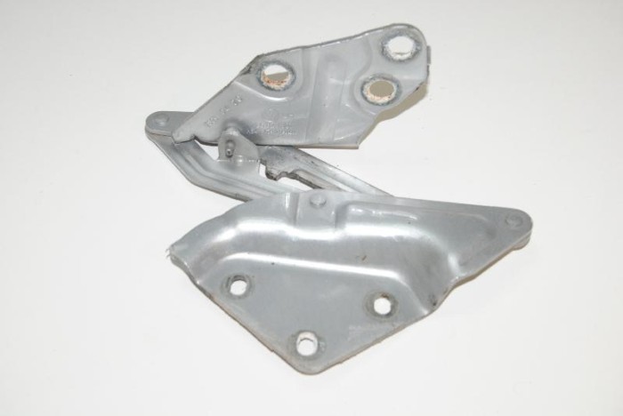 Balama capota st&acirc;nga față VW TOUAREG 7LA, 7L6, 7L7 2005 OEM: 7L6823301 | 2099866