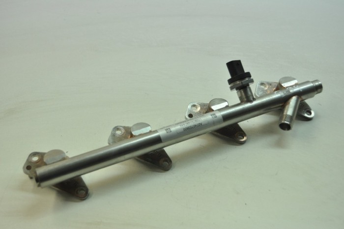 Rampa de combustibil dreapta MERCEDES-BENZ C W205 2017 OEM: a2740703800,0261545116 | 11104024