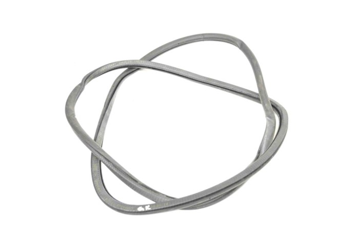 Garnitura ușă st&acirc;nga spate PORSCHE CAYENNE 9PA 2005 OEM: 7L0867367E