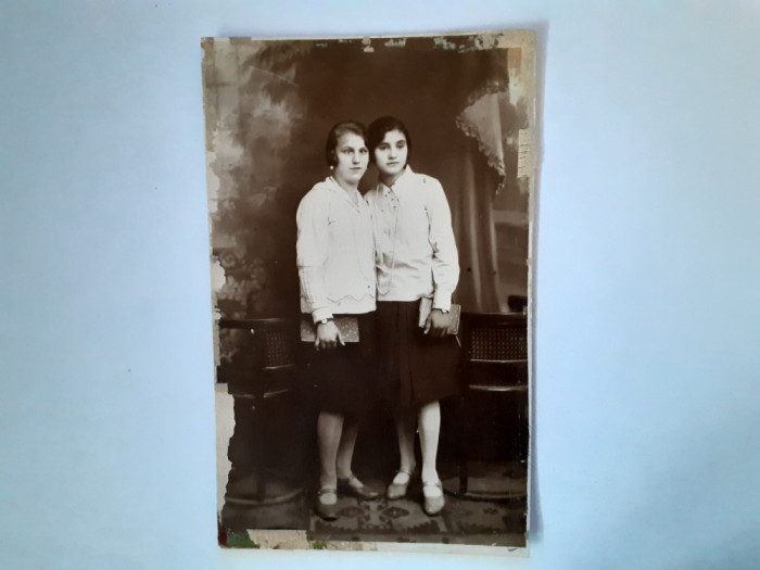 Fotografie tip CP cu 2 fete din București &icirc;n 1929