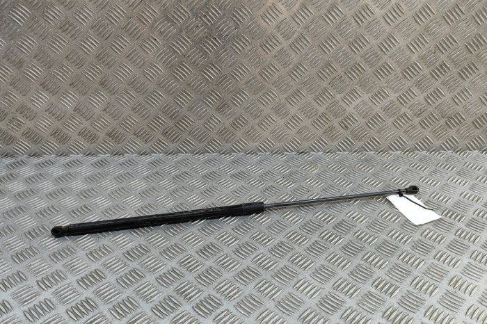 Amortizor capota st&acirc;nga față AUDI A5 Avant 2024 OEM: 8B3823359 | 31879002