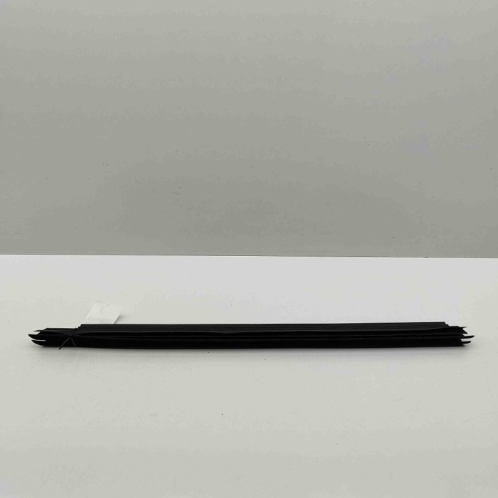 Chedar geam ușă dreapta față TOYOTA YARIS CROSS MXP_ 2021 OEM: 68171-K2010