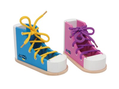 Pantof cu siret din lemn foto