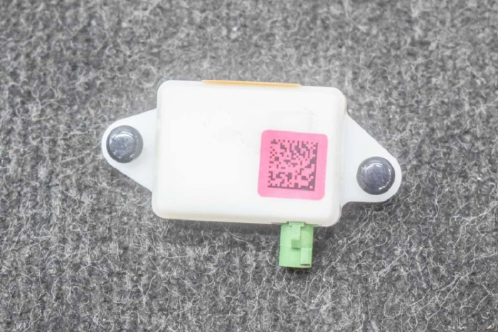 Amplificator de antena TESLA MODEL 3 2018 OEM: 1093306-00-E | 11316821