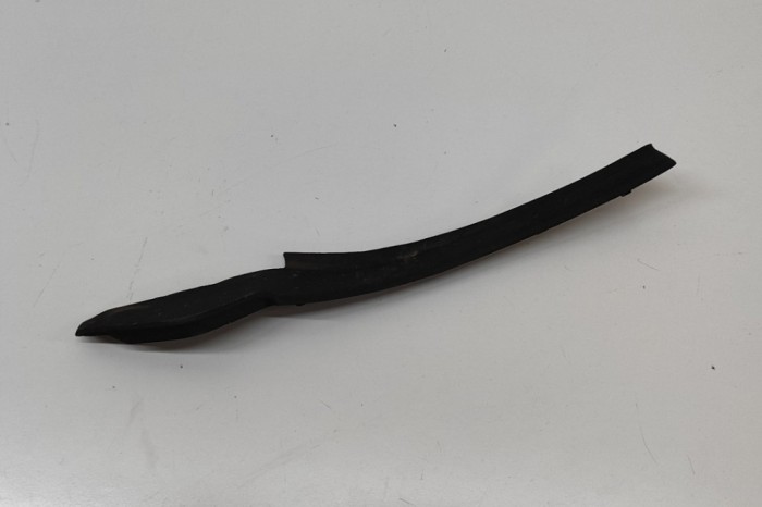 Ornament vertical parbriz st&acirc;nga FORD KUGA III DFK 2024 OEM: LJ6B-S020A27-AC | 31201802