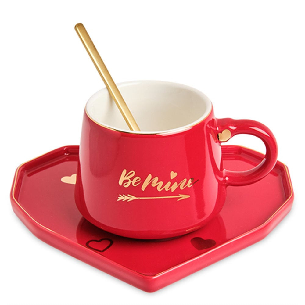 Cana ceramica cu farfurie in forma de inima si lingurita Pufo Be Mine  pentru cafea sau ceai, 180 ml, rosu | Okazii.ro