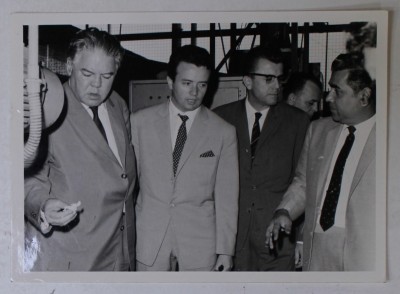 FOSTUL MINISTRU GOGU RADULESCU IN VIZITA LUCRU LA RUBBER RESERACH INSTITUTE , FOTOGRAFIE DE PRESA , ANII &amp;#039; 70 foto