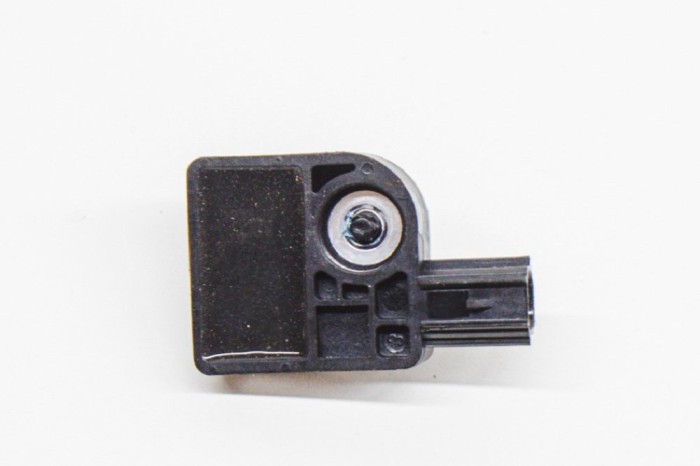Senzor de impact st&acirc;nga față TESLA MODEL S 2018 OEM: 1005274-00-B 11497064