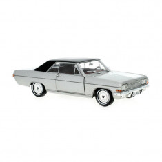 Macheta auto Opel Diplomat A V8 Coupe gri 1965, 1:24 Whitebox