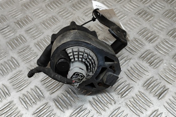 Pompa de apa auxiliara TESLA MODEL S 2015 OEM: 6007367-00-C 29981597