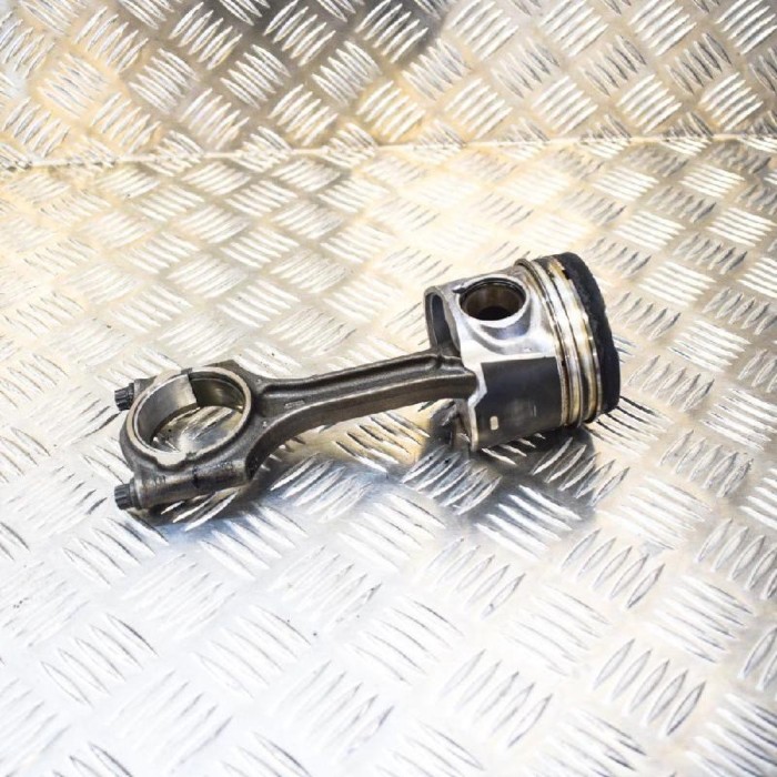Piston VOLVO V70 III BW 2011 OEM: 863150531339777 4024980