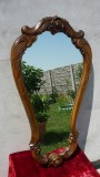 OGLINDA VINTAGE CU RAMA DIN LEMN MASIV SCULPTAT MANUAL