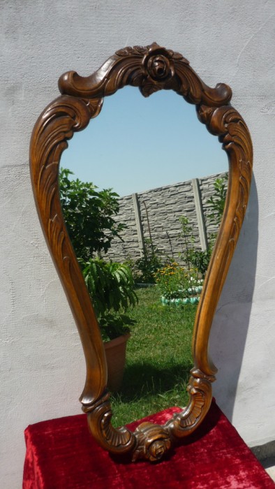 OGLINDA VINTAGE CU RAMA DIN LEMN MASIV SCULPTAT MANUAL