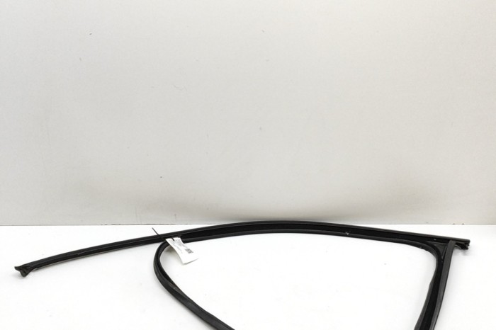 Bandou superior ușă st&acirc;nga față VW TOUAREG CR7 2023 OEM: 760837431B 30768485