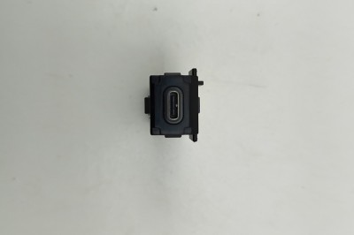 USB TOYOTA C-HR _X2_, _H2_ 2023 OEM: 85532-48030 | 30944225 foto