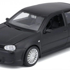 Macheta VOLKSWAGEN ( VW ) GOLF 4 R32 2002 negru mat - Maisto, scara 1/24, noua.