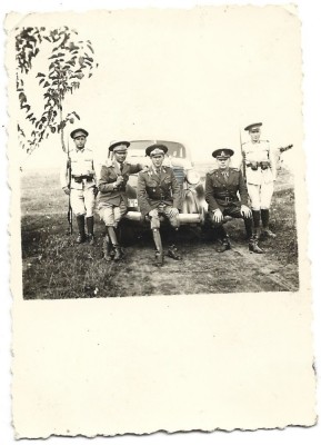 M1389N Ofițeri din Regimentul 4 Roșiori Regina Maria și soldați cu baioneta la armă, anii 1930 foto