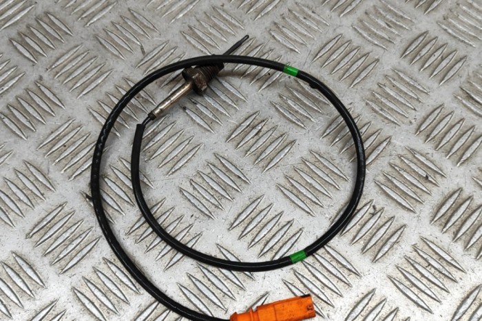 Senzor de temperatură gaze de eșapament SKODA OCTAVIA III Combi 5E5 2013 OEM: 04L906088AD 22477495