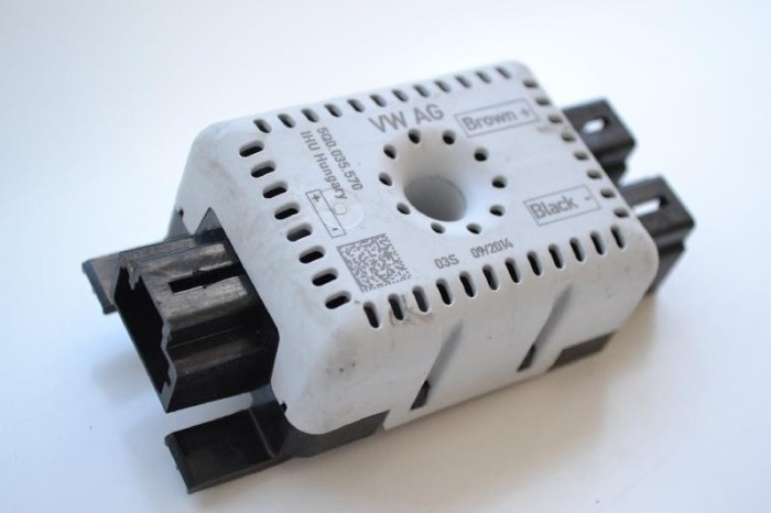 Amplificator de antena VW GOLF VII 5G1, BQ1, BE1, BE2 2015 OEM: 5Q0035570 | 1567234