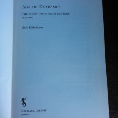 AGE OF EXTREMES - ERIC HOBSBAWM (SECOLUL EXTREMELOR, CARTE IN LIMBA ENGLEZA)