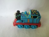 bnk jc Thomas and friends - locomotiva Thomas- magnetica - LCI 2002