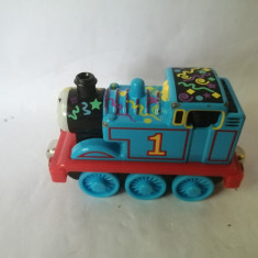 bnk jc Thomas and friends - locomotiva Thomas- magnetica - LCI 2002