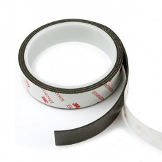Banda magnetica autoadeziva, de neodim, latime 20 mm, grosime 1,5 mm