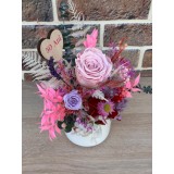 Aranjament floral personalizabil cu trandafiri si plante naturale criogenate si stabilizate