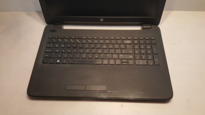 carcasa cu tot cu tastatura laptop HP 255 G4 . stare buna