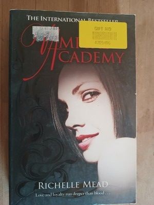 Vampire Academy- Richelle Mead foto