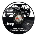 Ceas de perete decorativ realizat din disc de vinil, Model Jeep Grand Cherokee / Auto 4&times;4 Off-Road, Negru, 30 cm