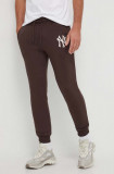 Cumpara ieftin 47brand pantaloni de trening MLB New York Yankees culoarea maro, cu imprimeu, 47 Brand
