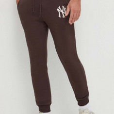 47brand pantaloni de trening MLB New York Yankees culoarea maro, cu imprimeu