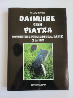 Dainuire prin piatra. Monumentele cimitirului medieval evreiesc de la Siret foto