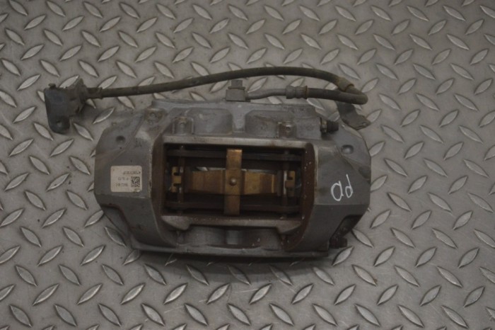 Etrier de fr&acirc;nă dreapta față TESLA MODEL 3 2020 OEM: 1044622-00-E 23879907