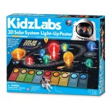Cumpara ieftin Poster Luminos 3D cu Sistemul Solar KidzLabs, 4M