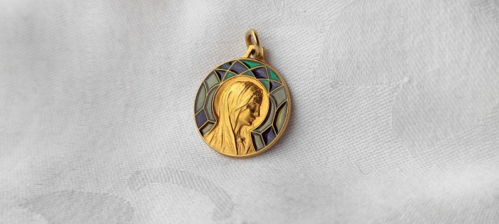MEDALION FECIOARA MARIA in email ITALIA placat cu AUR splendid IMPECABIL elegant